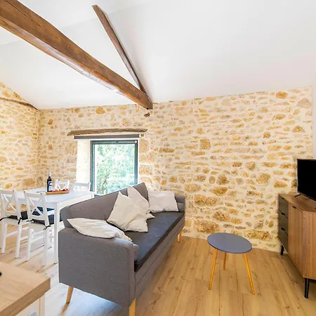 Tranquil Holiday In With Pool Holiday home