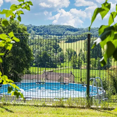 Дом отдыха Tranquil In With Pool