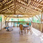 Hébergement de vacances Tranquil In With Pool *
