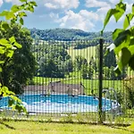 Hébergement de vacances Tranquil In With Pool