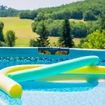 Hébergement de vacances Tranquil In With Pool Soturac