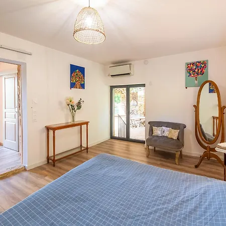 Tranquil In With Pool 別荘