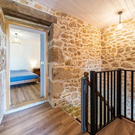 Tranquil In With Pool 別荘 Soturac