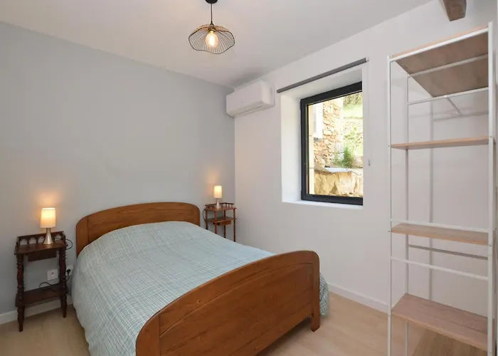 Hébergement de vacances Tranquil In With Pool *