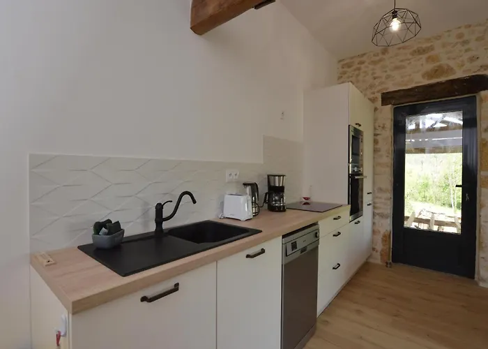 Tranquil In With Pool Holiday home