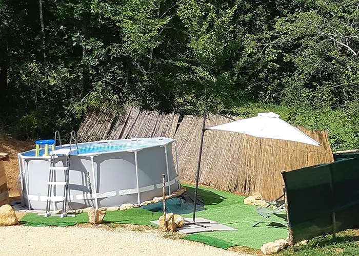 Hébergement de vacances Tranquil In With Pool