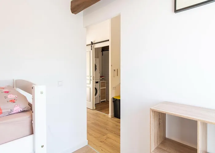 Hébergement de vacances Tranquil In With Pool *