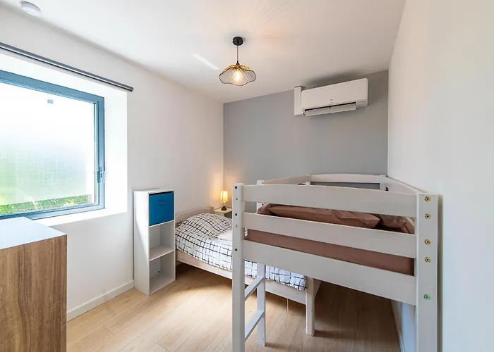 Tranquil In With Pool Hébergement de vacances