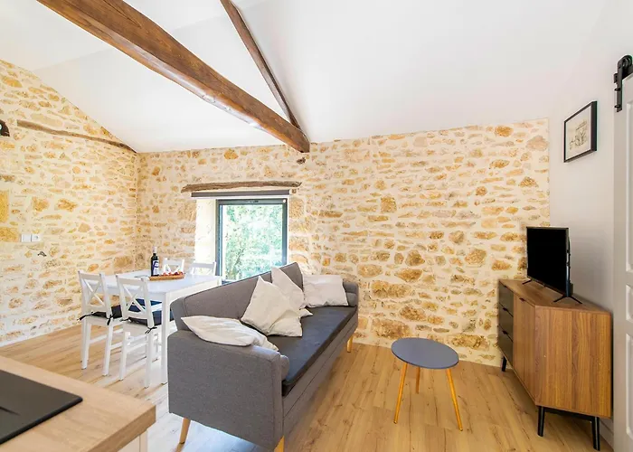 Tranquil In With Pool Hébergement de vacances