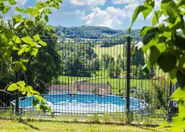 Hébergement de vacances Tranquil In With Pool